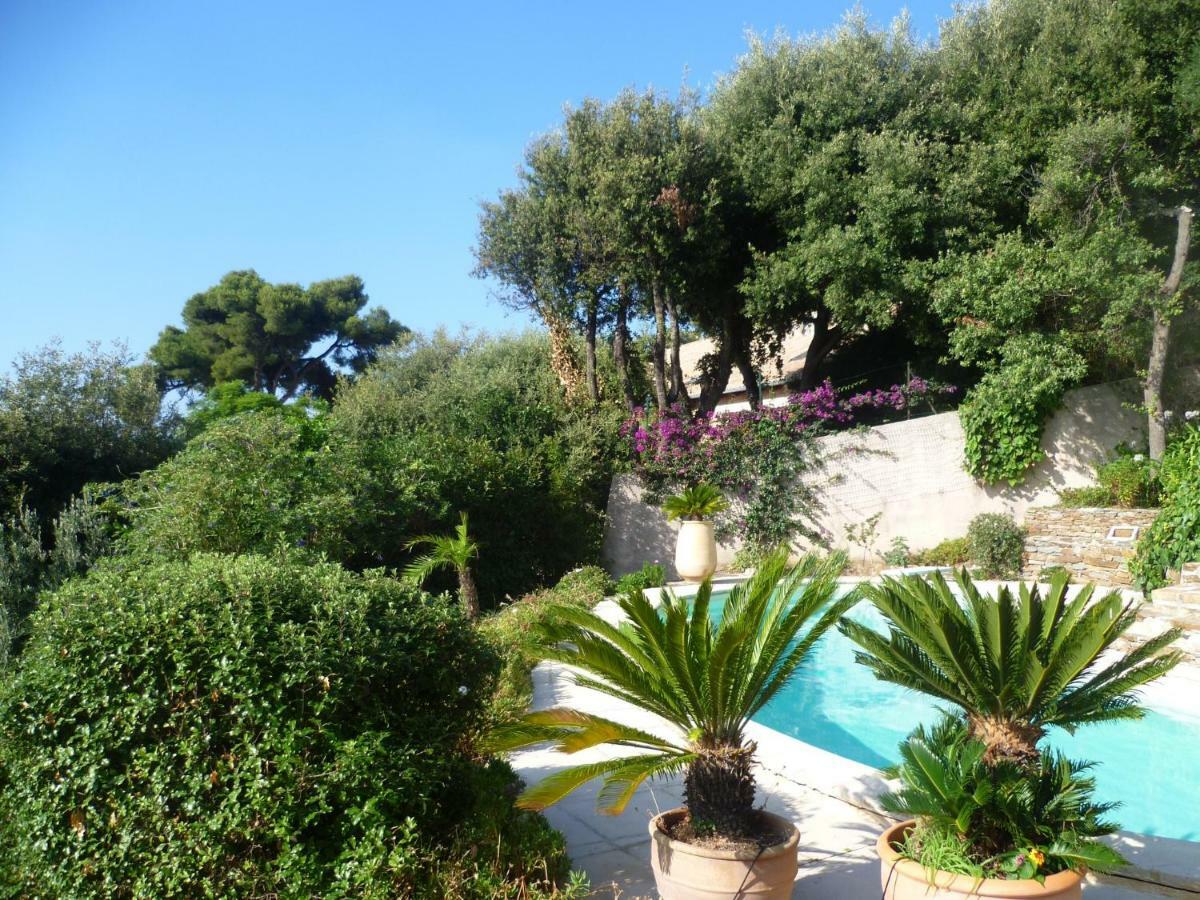 Villa Du Bau Rouge Carqueiranne Bagian luar foto